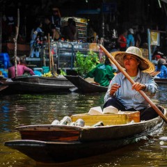 Czy warto odwiedzić pływający targ niedaleko Bangkoku?